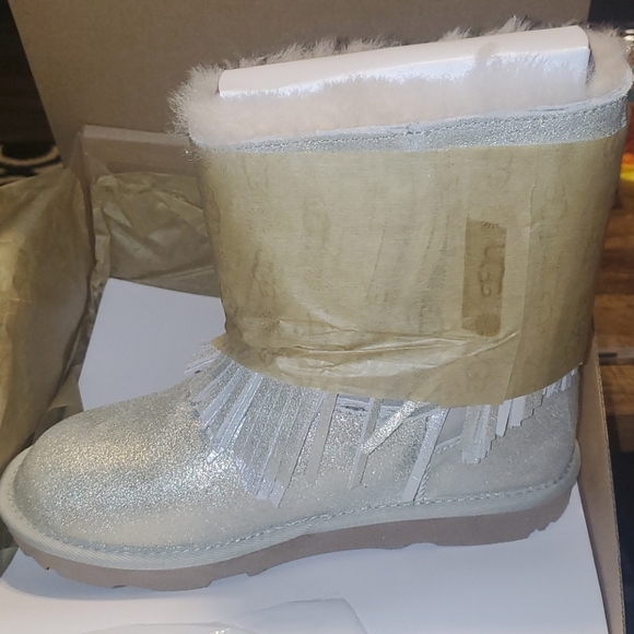 UGG SHORT II FRINGE BOOTS - Picture 3 of 12